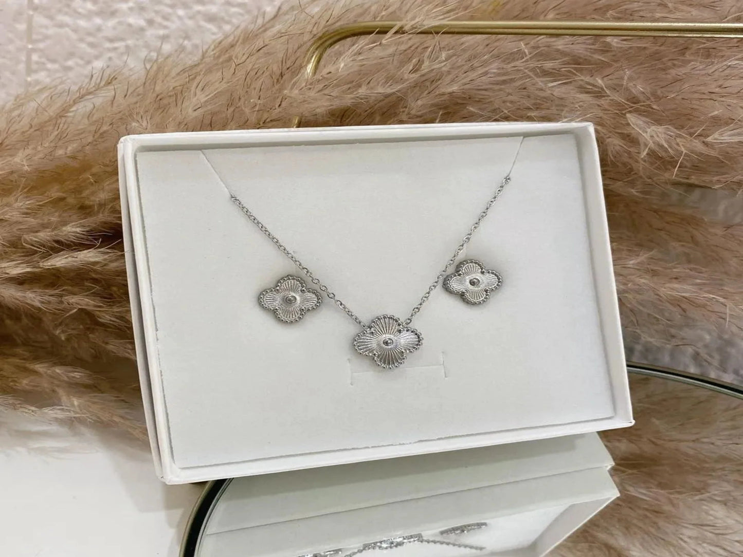 SET DE ACCESORIOS DE TRÉBOL
