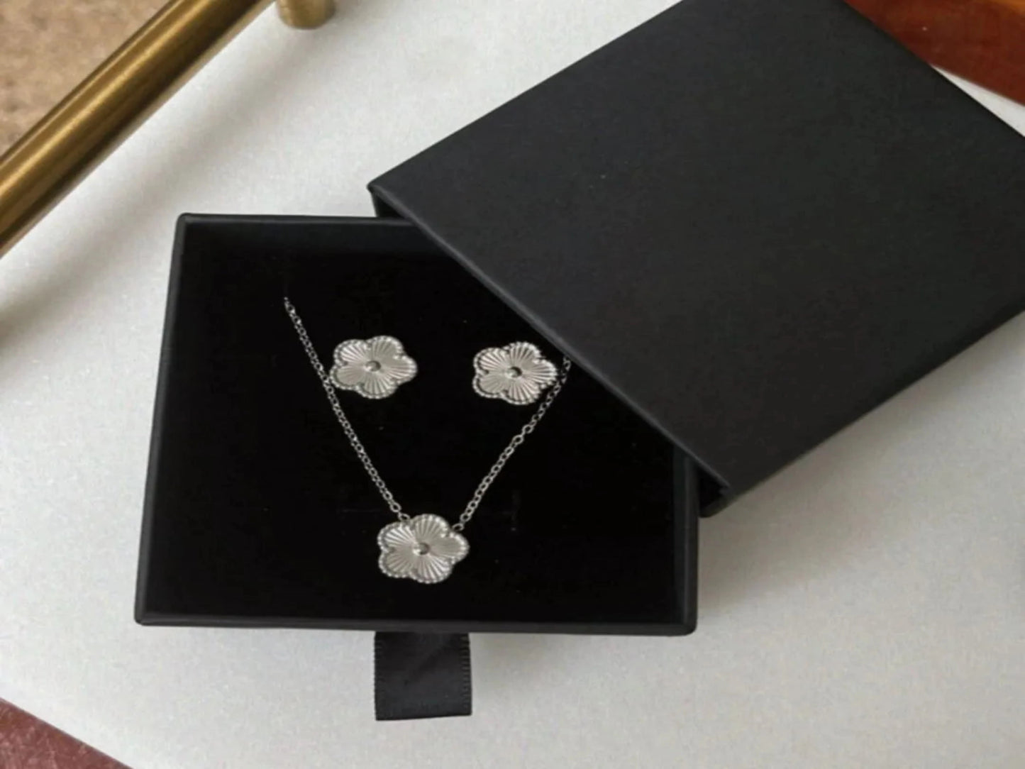 SET DE ACCESORIOS DE TRÉBOL