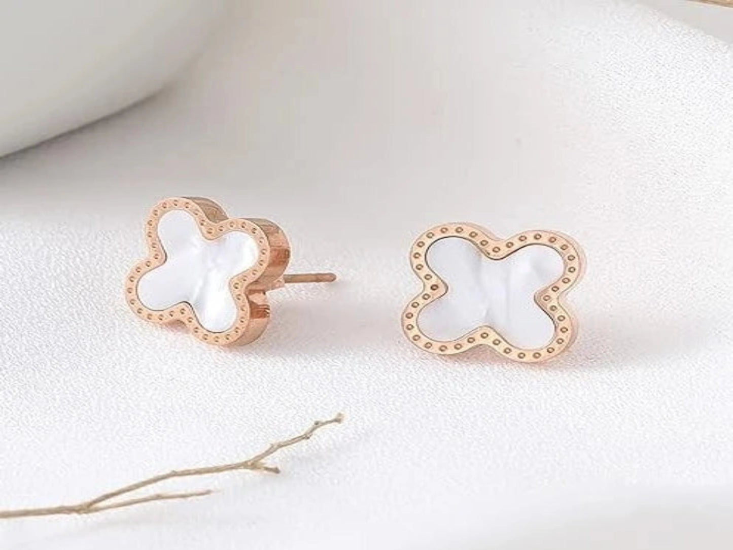 ARETES DE TRÉBOL